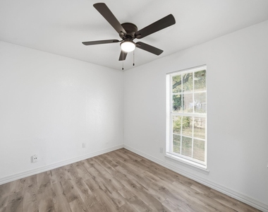10124 Shayna Drive - Photo Thumbnail 9