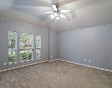 1104 Grey Fox Drive - Photo Thumbnail 9