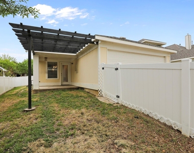 1104 Grey Fox Drive - Photo Thumbnail 16