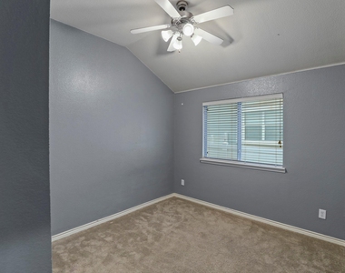 1104 Grey Fox Drive - Photo Thumbnail 11
