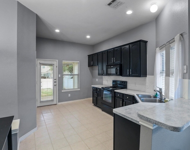 1104 Grey Fox Drive - Photo Thumbnail 7