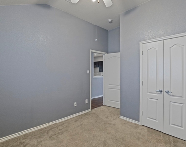 1104 Grey Fox Drive - Photo Thumbnail 10