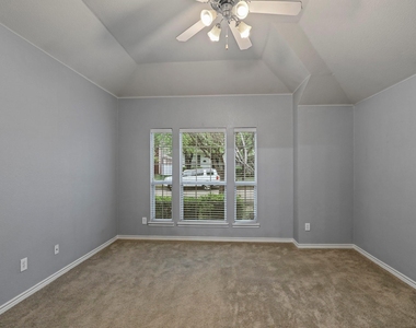 1104 Grey Fox Drive - Photo Thumbnail 8