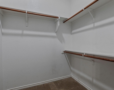 1104 Grey Fox Drive - Photo Thumbnail 13