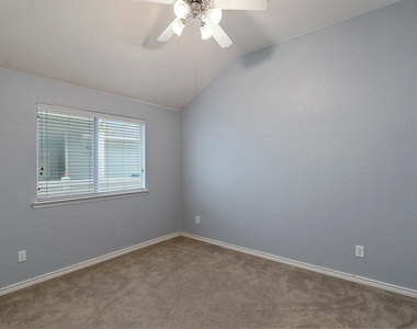 1104 Grey Fox Drive - Photo Thumbnail 12