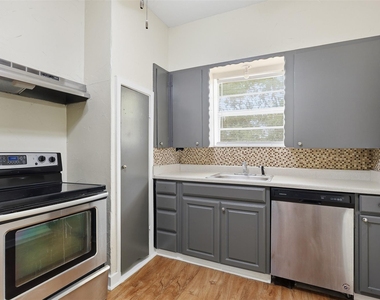 1415 Stanwood Avenue - Photo Thumbnail 11