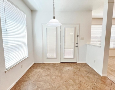 15465 Adlong Drive - Photo Thumbnail 5