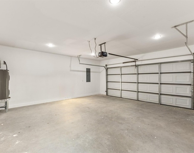 825 Premier Parkway - Photo Thumbnail 11