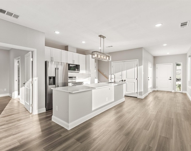 825 Premier Parkway - Photo Thumbnail 2