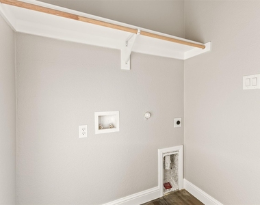 825 Premier Parkway - Photo Thumbnail 10