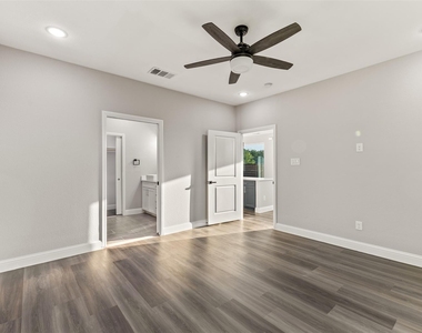 825 Premier Parkway - Photo Thumbnail 9