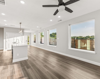825 Premier Parkway - Photo Thumbnail 4
