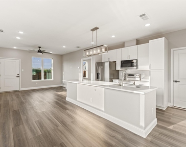 825 Premier Parkway - Photo Thumbnail 1