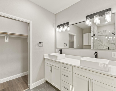 825 Premier Parkway - Photo Thumbnail 8