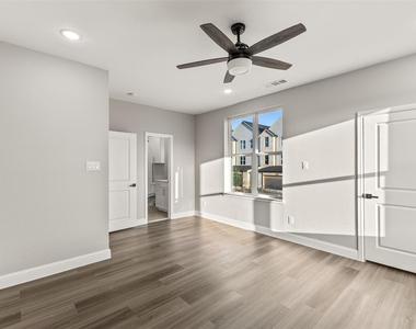 825 Premier Parkway - Photo Thumbnail 7
