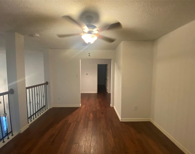 723 Fawn Valley Drive - Photo Thumbnail 16