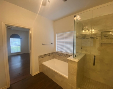 723 Fawn Valley Drive - Photo Thumbnail 8