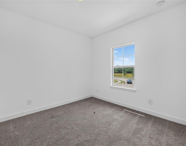 1005 Chaplin Drive - Photo Thumbnail 16