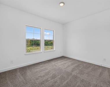 1005 Chaplin Drive - Photo Thumbnail 15
