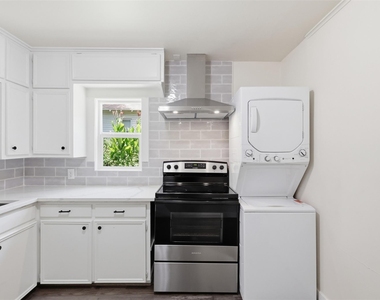707 W Water Street - Photo Thumbnail 9