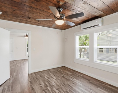 707 W Water Street - Photo Thumbnail 13