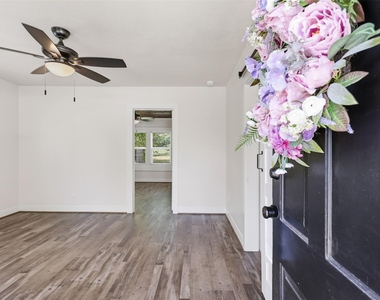 707 W Water Street - Photo Thumbnail 7