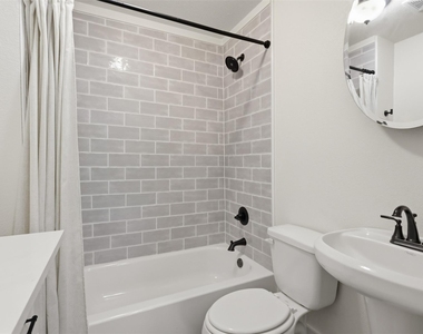 707 W Water Street - Photo Thumbnail 14