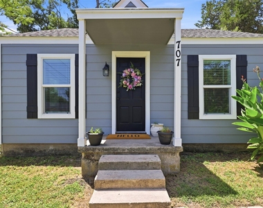 707 W Water Street - Photo Thumbnail 4