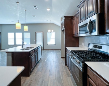 12932 Nw 3rd Terrace - Photo Thumbnail 8