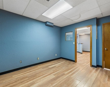 902 N Purdue Avenue - Photo Thumbnail 17