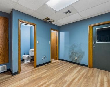 902 N Purdue Avenue - Photo Thumbnail 16