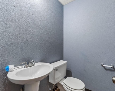 902 N Purdue Avenue - Photo Thumbnail 19