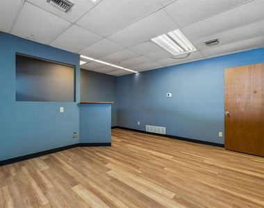 902 N Purdue Avenue - Photo Thumbnail 13