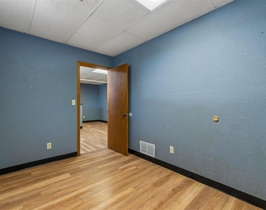 902 N Purdue Avenue - Photo Thumbnail 15