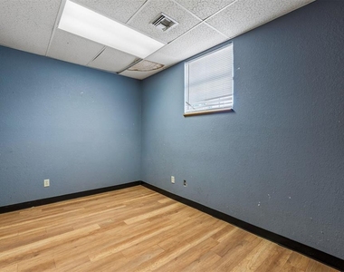 902 N Purdue Avenue - Photo Thumbnail 14