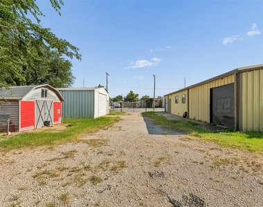902 N Purdue Avenue - Photo Thumbnail 7