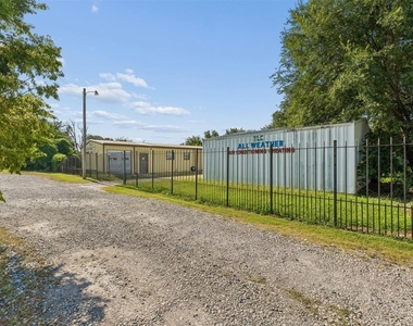 902 N Purdue Avenue - Photo Thumbnail 2