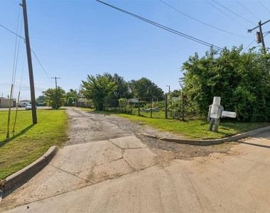 902 N Purdue Avenue - Photo Thumbnail 1