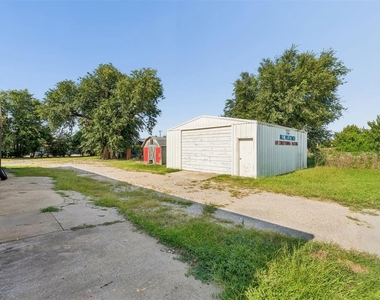 902 N Purdue Avenue - Photo Thumbnail 6