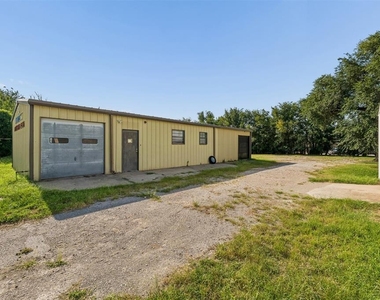 902 N Purdue Avenue - Photo Thumbnail 5