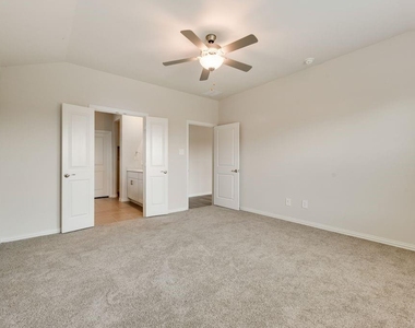 3904 High Valley Drive - Photo Thumbnail 10