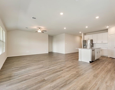 3904 High Valley Drive - Photo Thumbnail 5