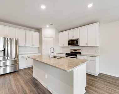 3904 High Valley Drive - Photo Thumbnail 8