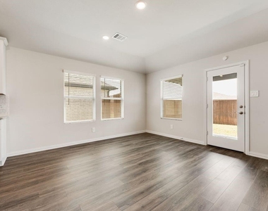 3904 High Valley Drive - Photo Thumbnail 7