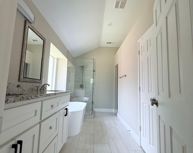 7608 Sunburst Trail - Photo Thumbnail 7
