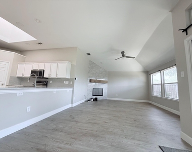 7608 Sunburst Trail - Photo Thumbnail 5
