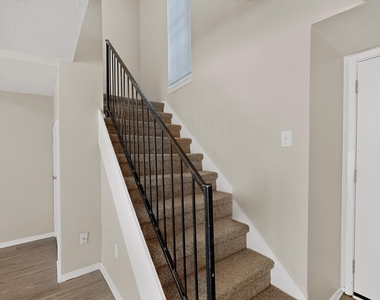 1949 Shorewood Drive - Photo Thumbnail 5