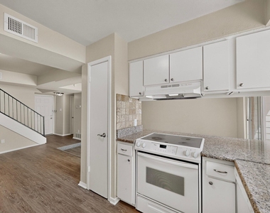 1949 Shorewood Drive - Photo Thumbnail 13