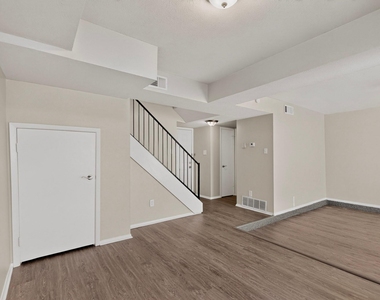 1949 Shorewood Drive - Photo Thumbnail 6