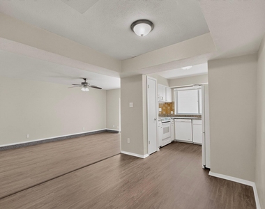 1949 Shorewood Drive - Photo Thumbnail 10